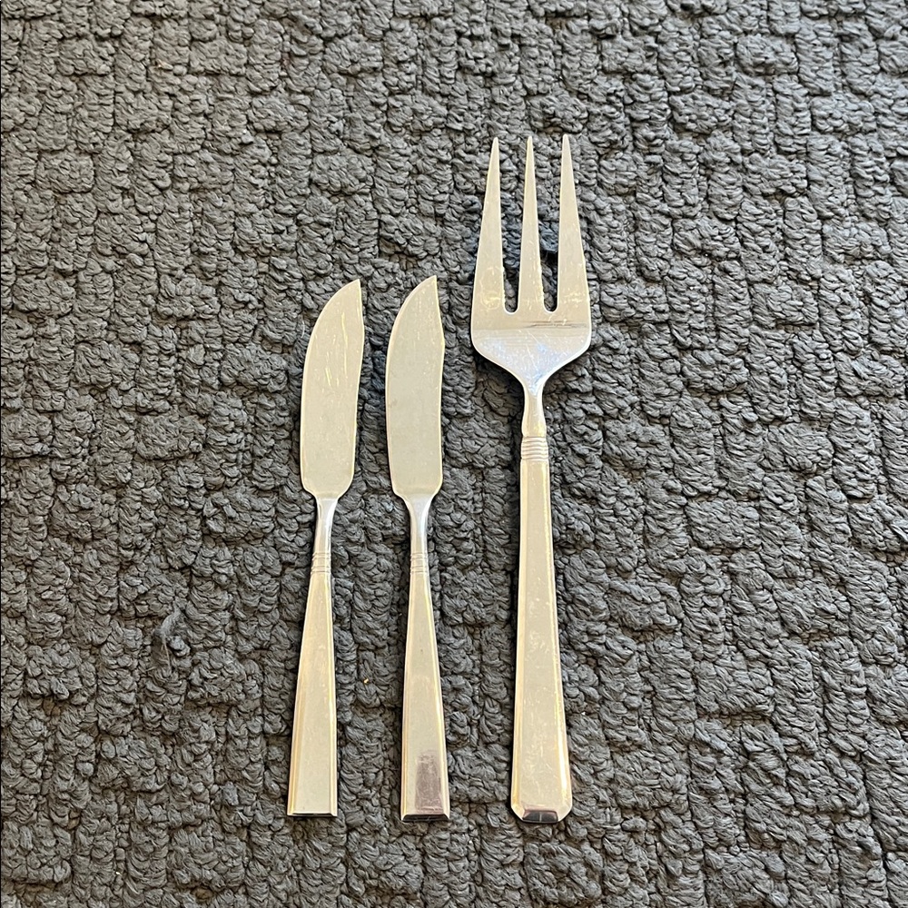 Metrona Stainless
J A HENCKELS (ZWILLING) Serving Pieces (3)